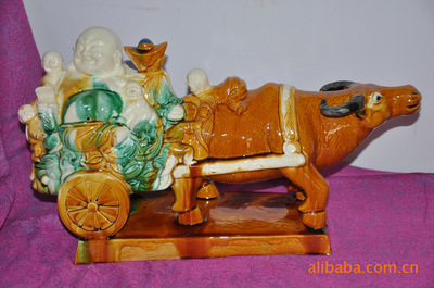 廠家批發(fā)唐三彩工藝品擺件 陶瓷工藝品牛拉財神 2011新品