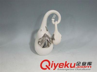 供應 陶瓷工藝品抽象藝術品家居飾品電鍍動物 小羊/小狗/企鵝批發圖片|供應 陶瓷工藝品抽象藝術品家居飾品電鍍動物 小羊/小狗/企鵝批發產品圖片由潮州市楓溪區歐雅陶瓷制作廠公司生產提供-